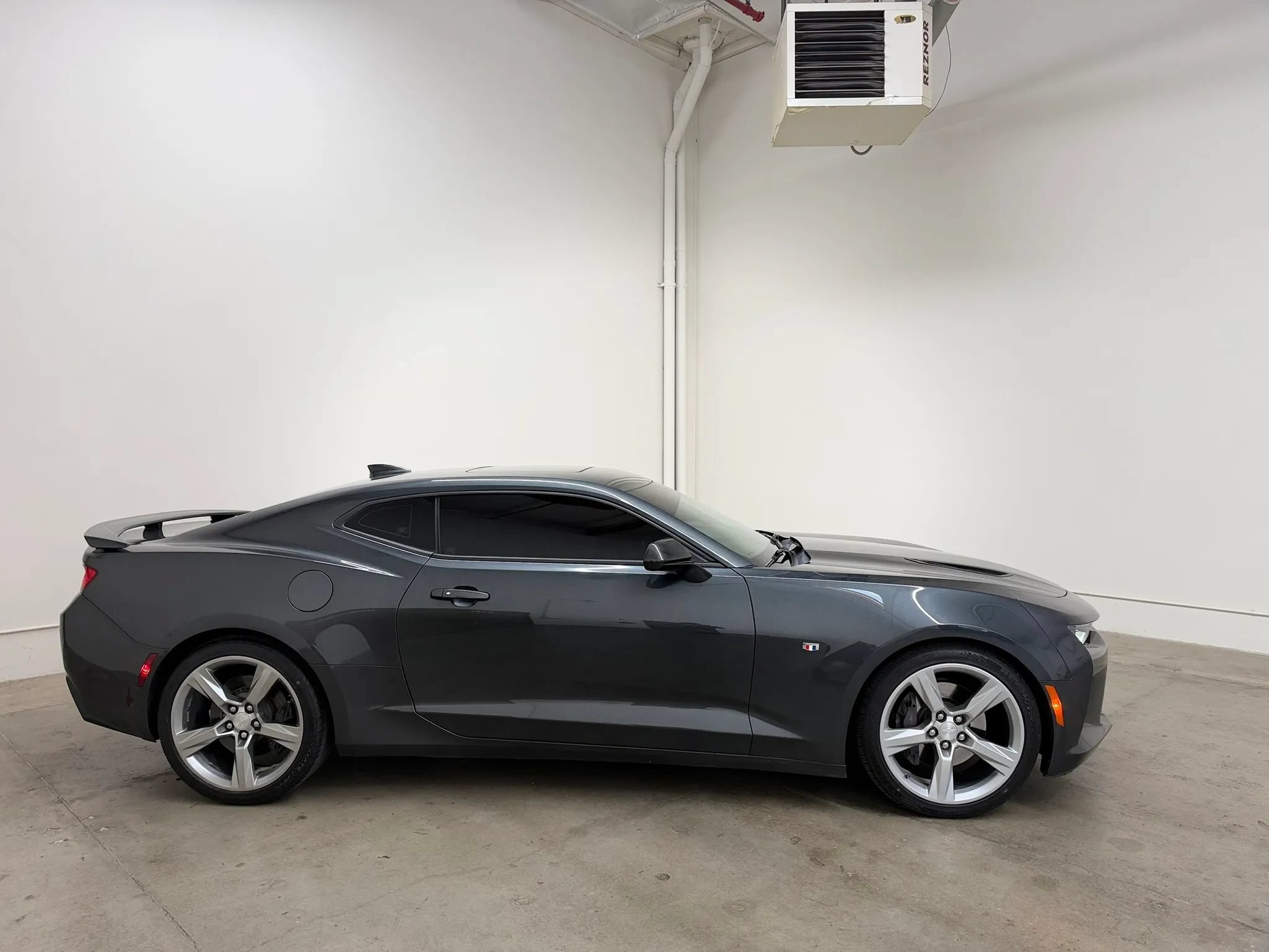 Used 2016 Chevrolet Camaro SS RWD image 4