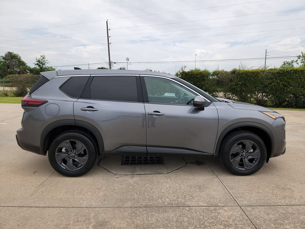 Used 2026 Nissan Rogue SV FWD image 4