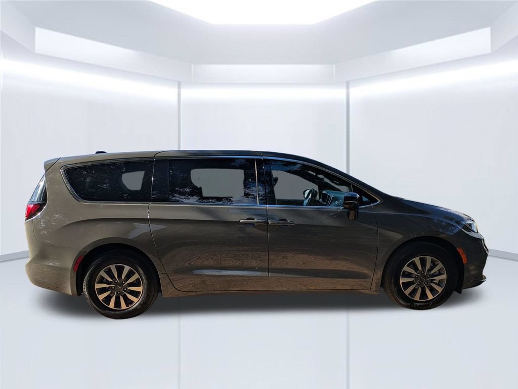 Used 2025 Chrysler Pacifica Select FWD image 7