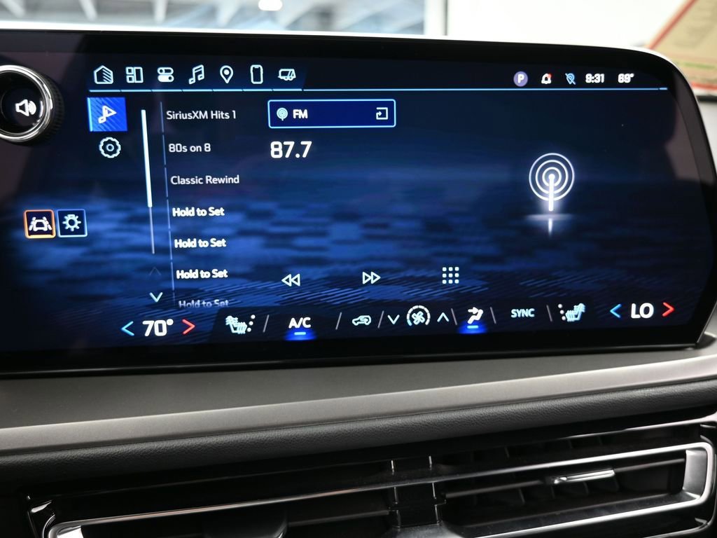 Used 2025 Chevrolet Traverse LT image 24