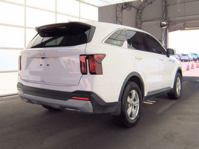 Certified 2026 Kia Sorento LX FWD image 3