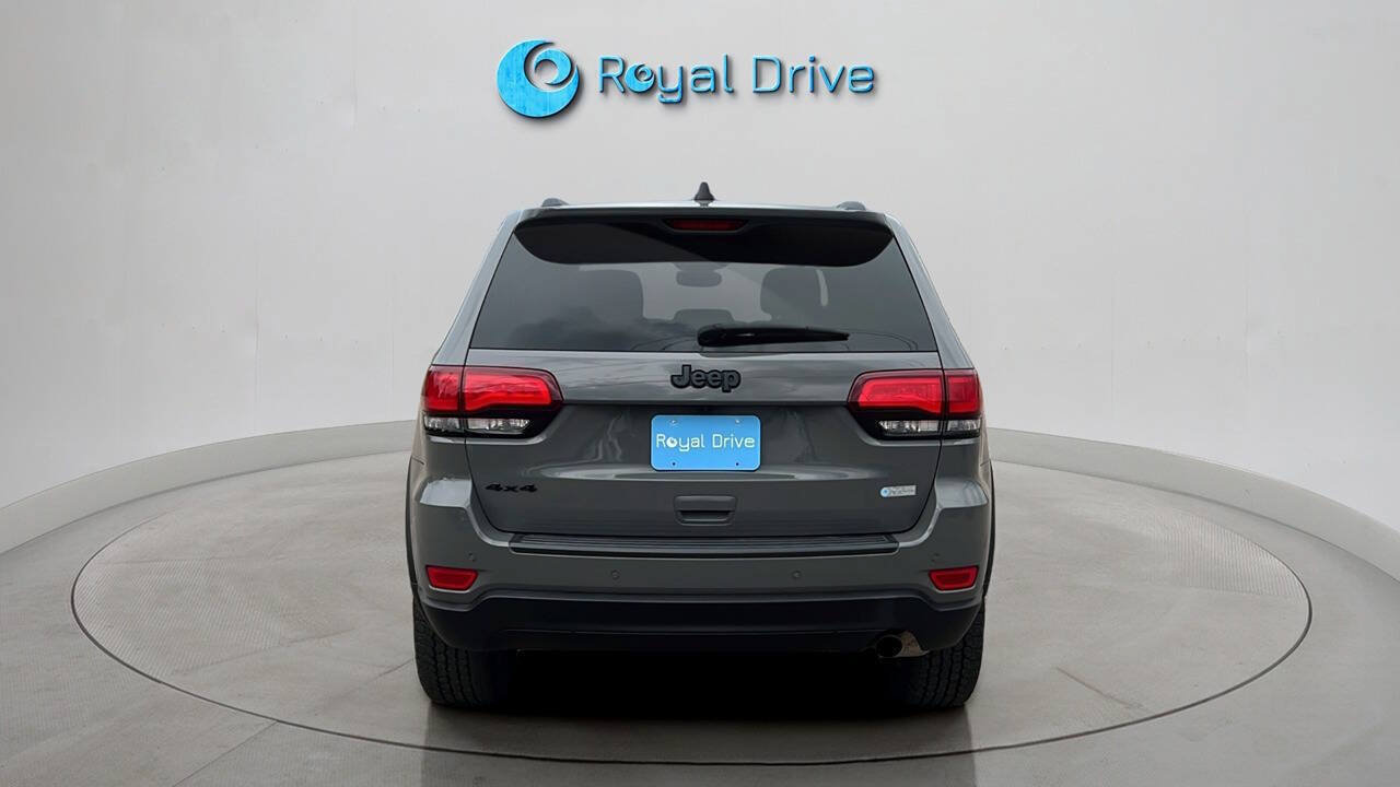 Used 2021 Jeep Grand Cherokee Freedom Edition AWD/4WD image 4