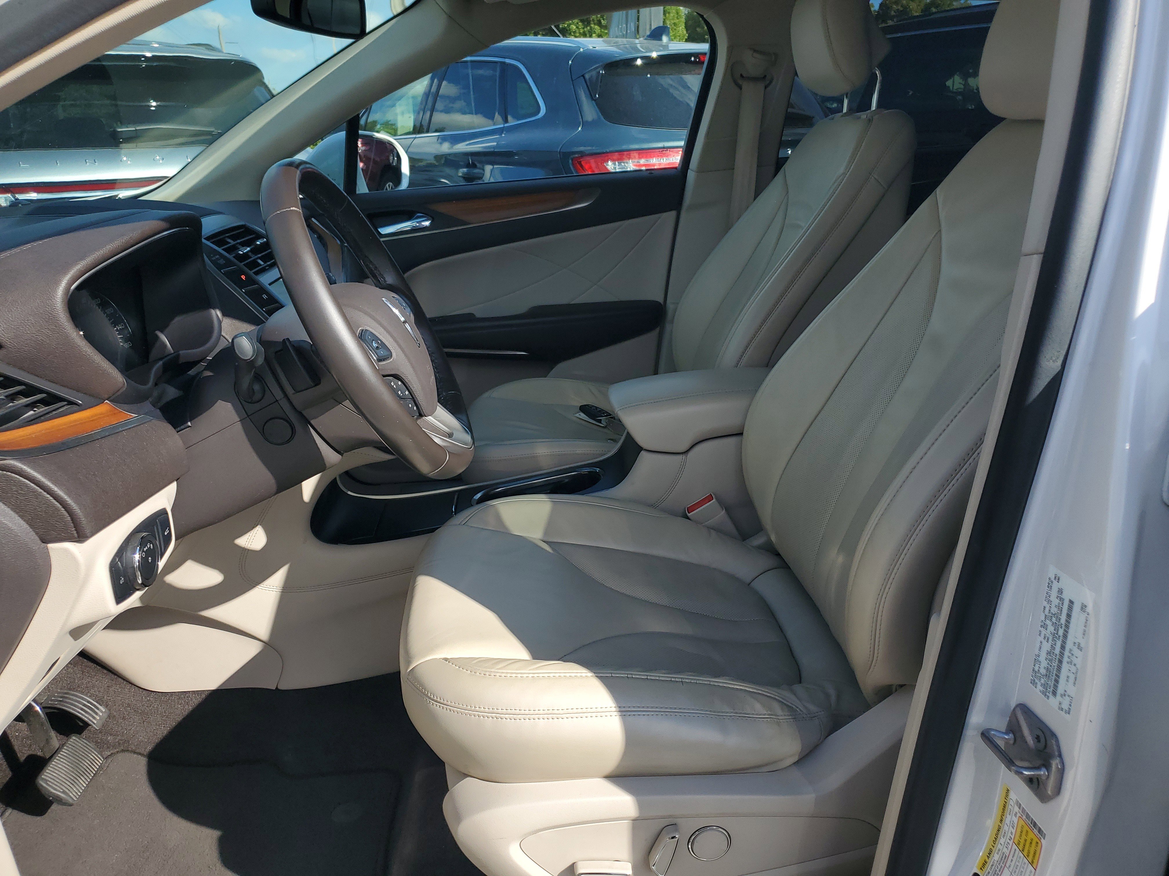 Used 2017 Lincoln MKC Select image 13