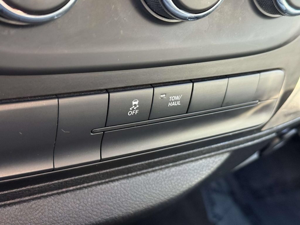 Used 2019 RAM 1500 Classic SLT AWD/4WD image 30