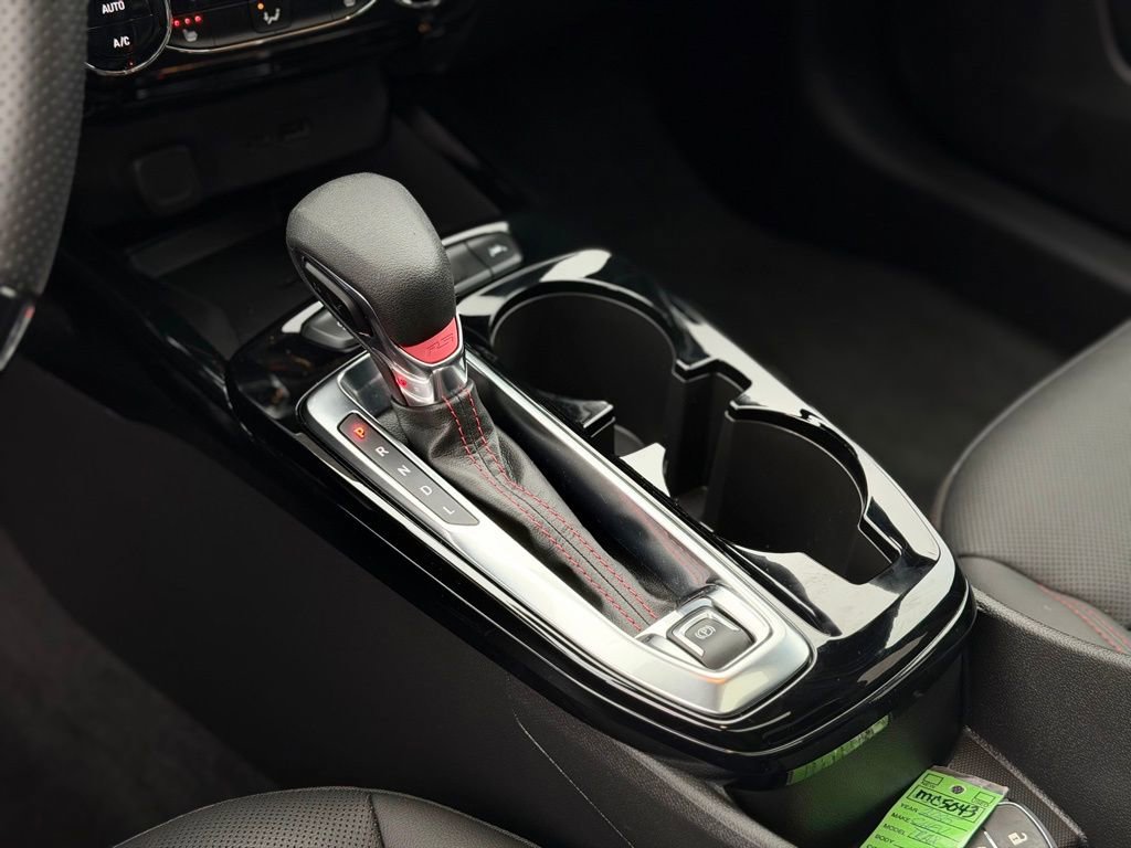 Used 2025 Chevrolet Trax RS w/ Sunroof Package image 16