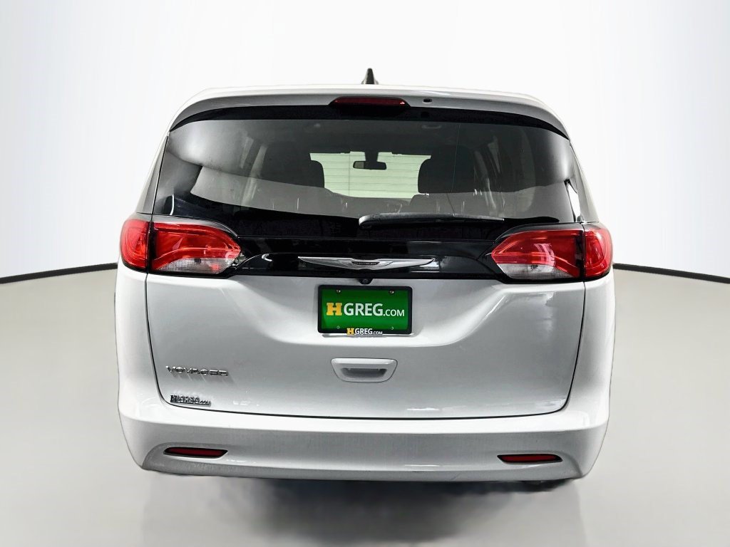 Used 2022 Chrysler Voyager LX FWD image 8