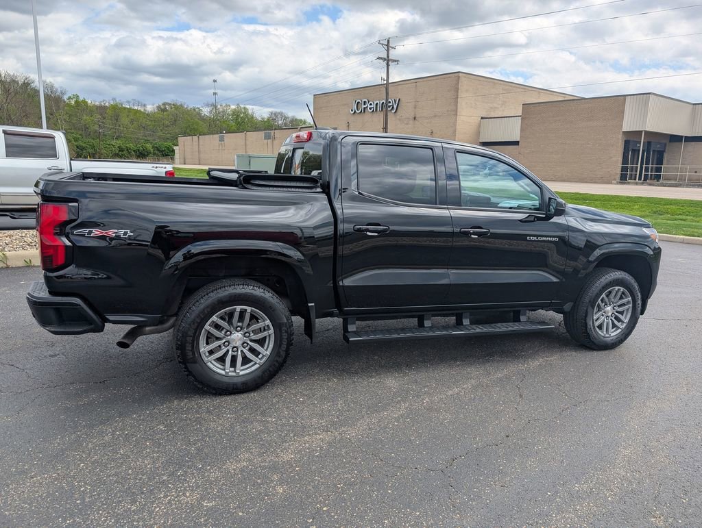 Used 2024 Chevrolet Colorado LT w/ LT Convenience Package image 9