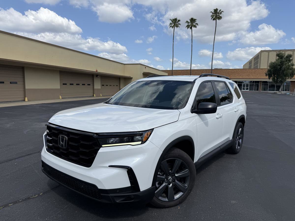 Used 2024 Honda Pilot Sport image 3