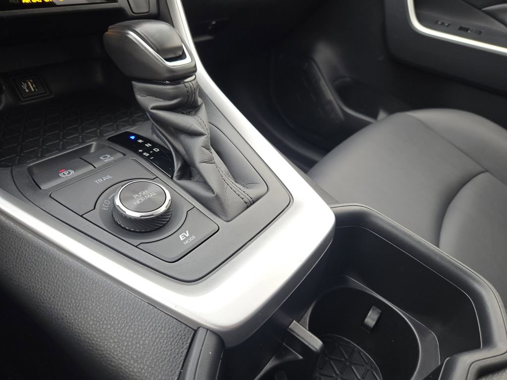 Used 2025 Toyota RAV4 XLE Premium image 22