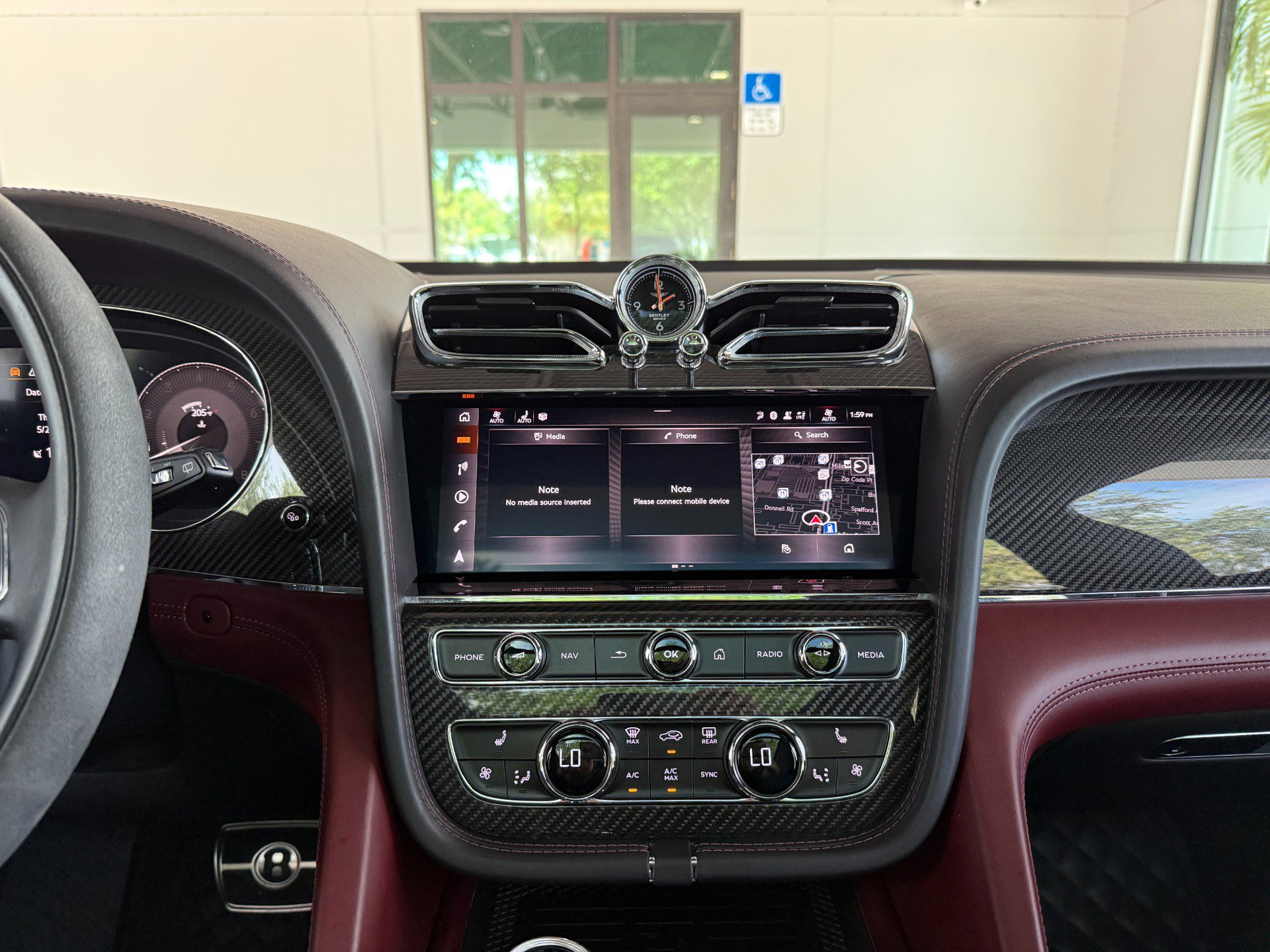 Used 2022 Bentley Bentayga AWD/4WD image 42