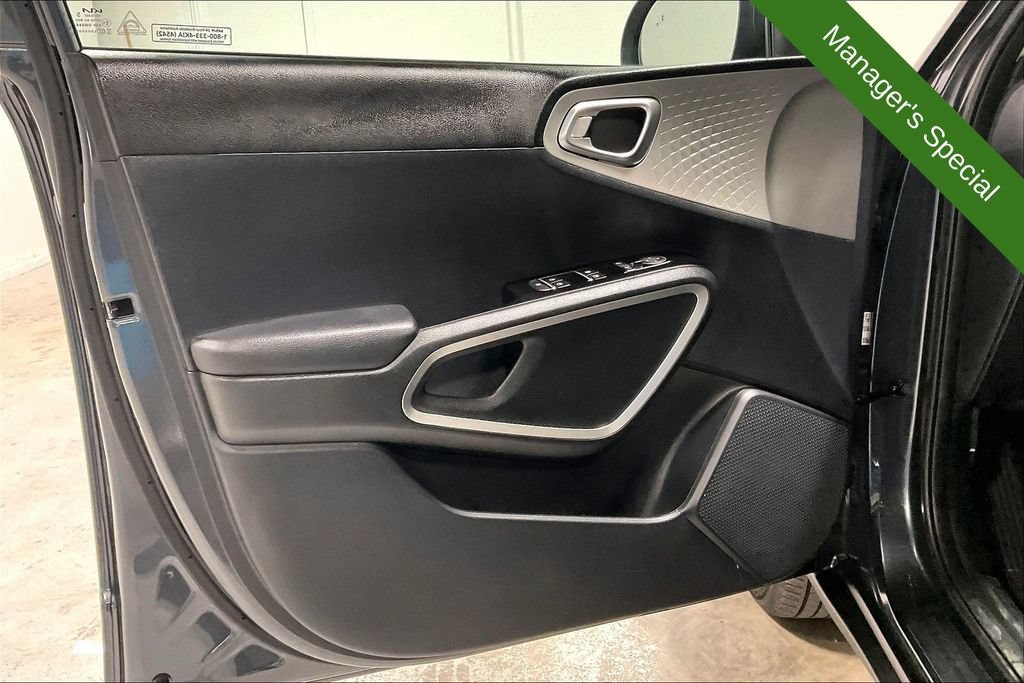 Used 2025 Kia Soul LX w/ LX Technology Package FWD image 21