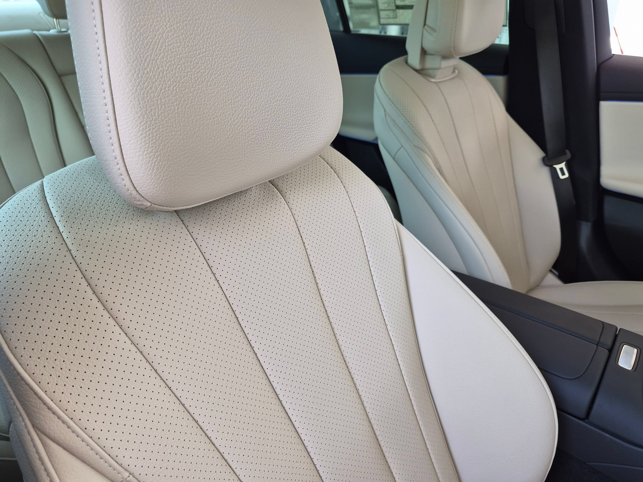New 2026 Mercedes-Benz E 350 Sedan image 36