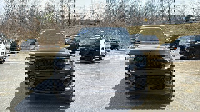 Certified 2024 Jeep Grand Cherokee Limited w/ Black Appearance Package AWD/4WD image 3