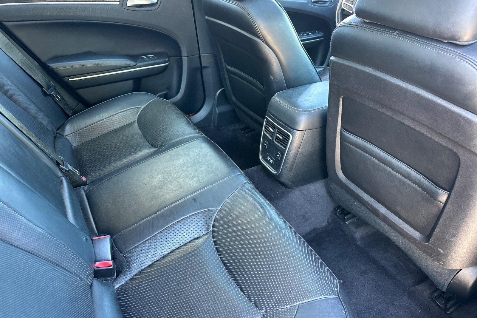 Used 2018 Chrysler 300 Limited w/ Safetytec Plus Group RWD image 30