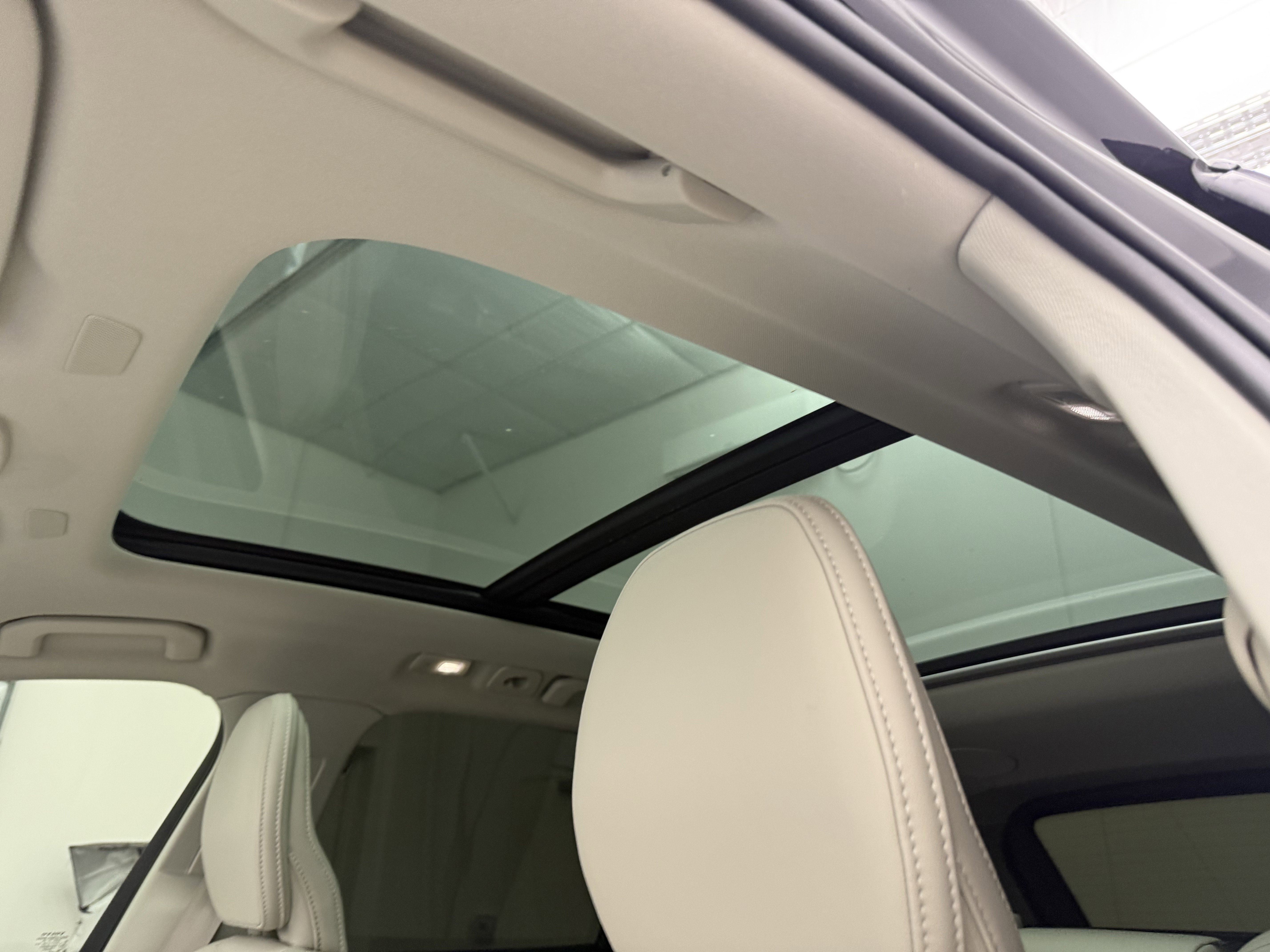 Used 2024 Volvo XC60 B5 Ultimate w/ Protection Package Premier image 14