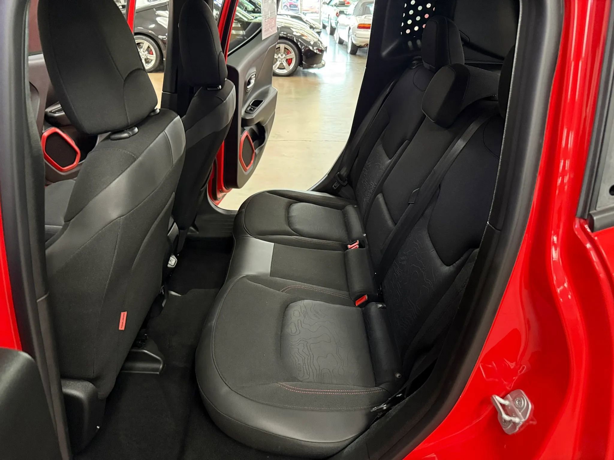 Used 2018 Jeep Renegade Trailhawk w/ UConnect 8.4 Nav Group image 18