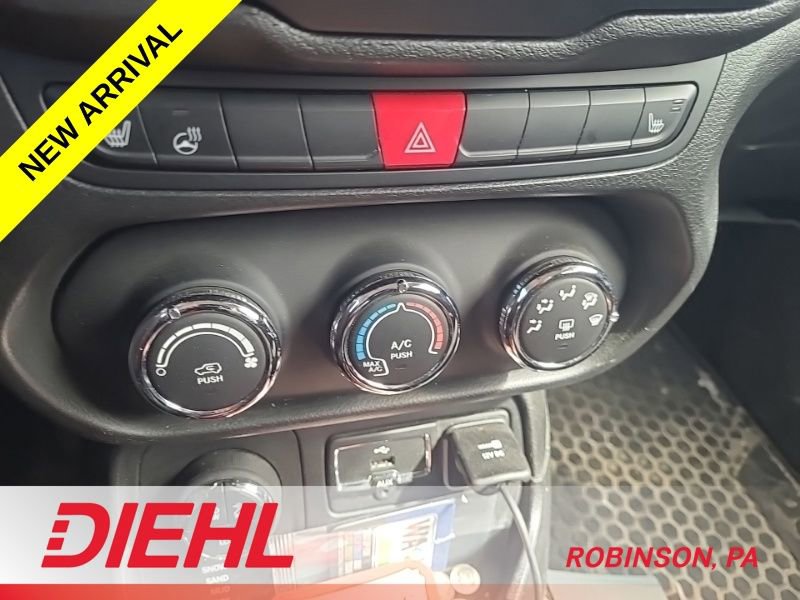 Used 2016 Jeep Renegade Trailhawk w/ Cold Weather Group image 10