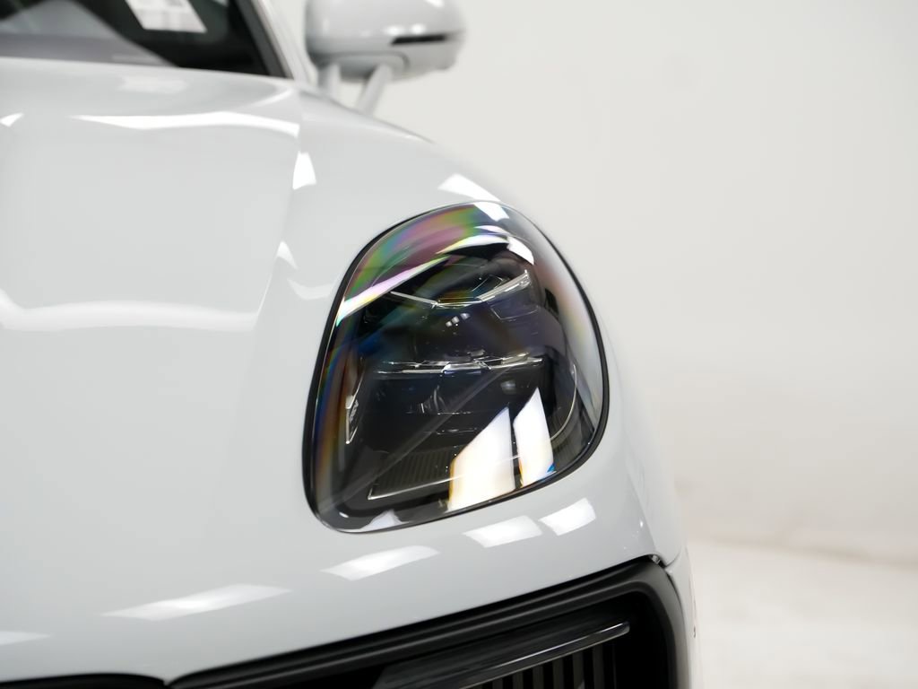 Certified 2025 Porsche Macan S image 7