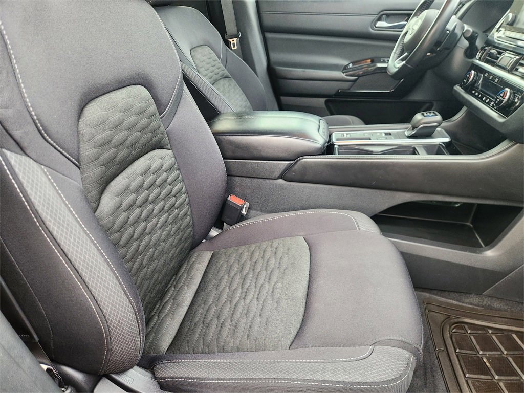 Used 2022 Nissan Pathfinder SV w/ Cargo Package image 12