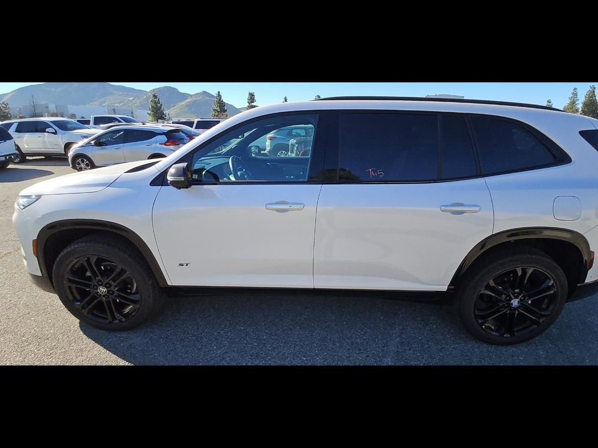 Used 2025 Buick Enclave Sport Touring w/ Super Cruise Package image 4