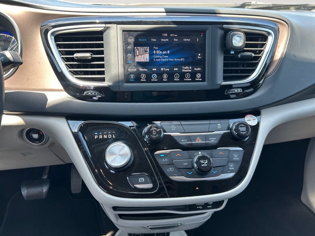 Used 2020 Chrysler Voyager Lxi FWD image 11