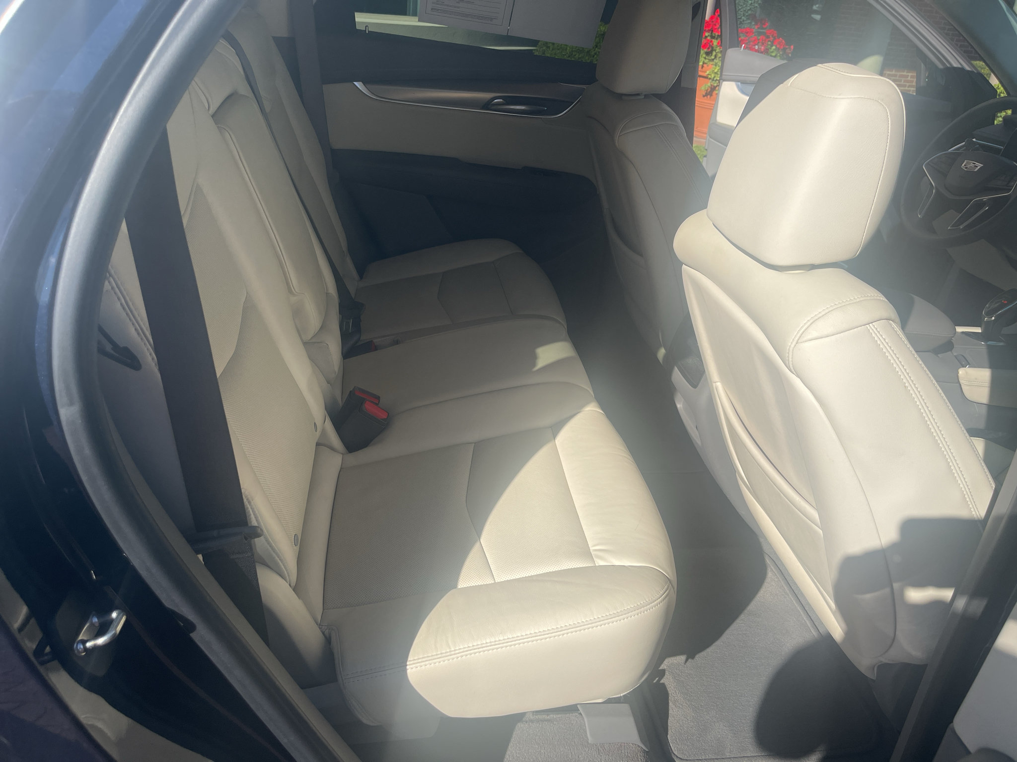 Used 2017 Cadillac XT5 Luxury w/ Driver Awareness Package AWD/4WD image 28