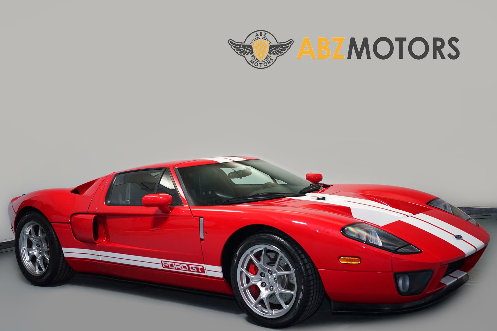 Used 2005 Ford GT image 1