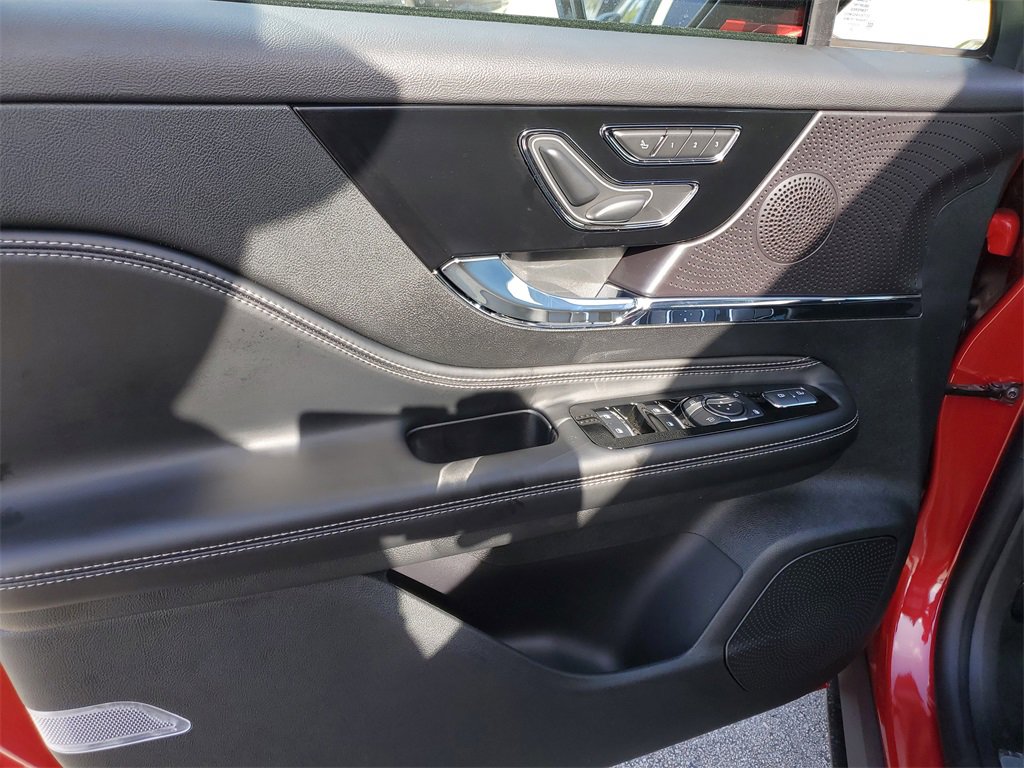 New 2026 Lincoln Corsair Premiere image 18