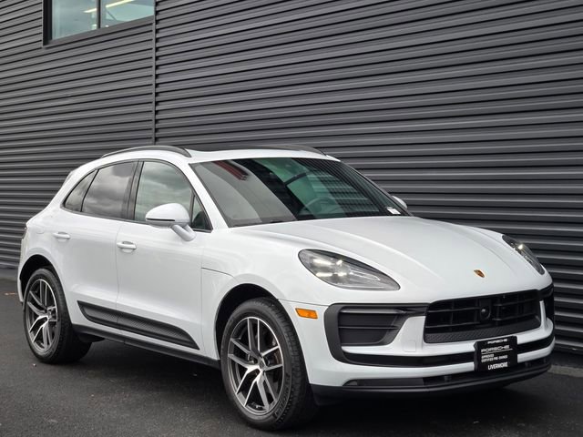 Used 2025 Porsche Macan image 9
