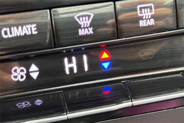 Used 2022 Buick Envision Essence w/ Sport Touring Package image 30