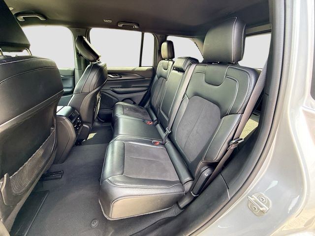 Used 2024 Jeep Grand Cherokee Altitude RWD image 19