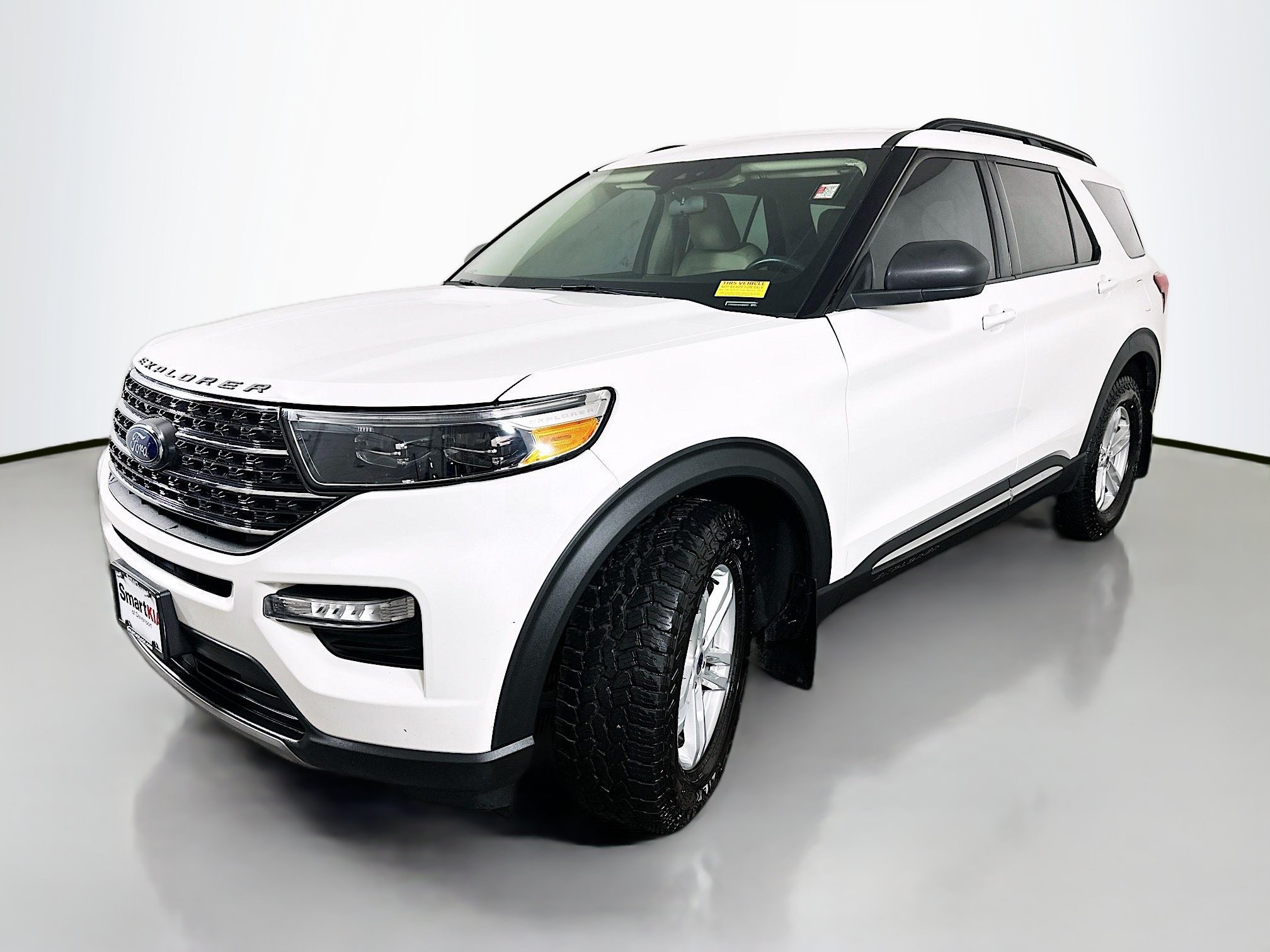Used 2023 Ford Explorer XLT w/ Equipment Group 202A AWD/4WD image 3
