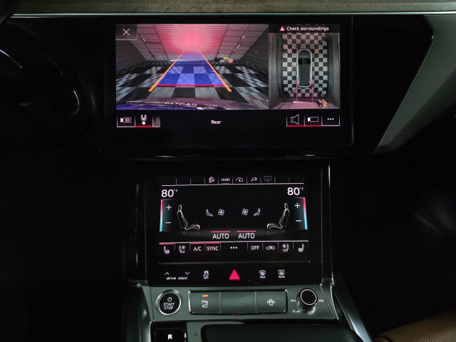 Used 2022 Audi e-tron Premium Plus image 28
