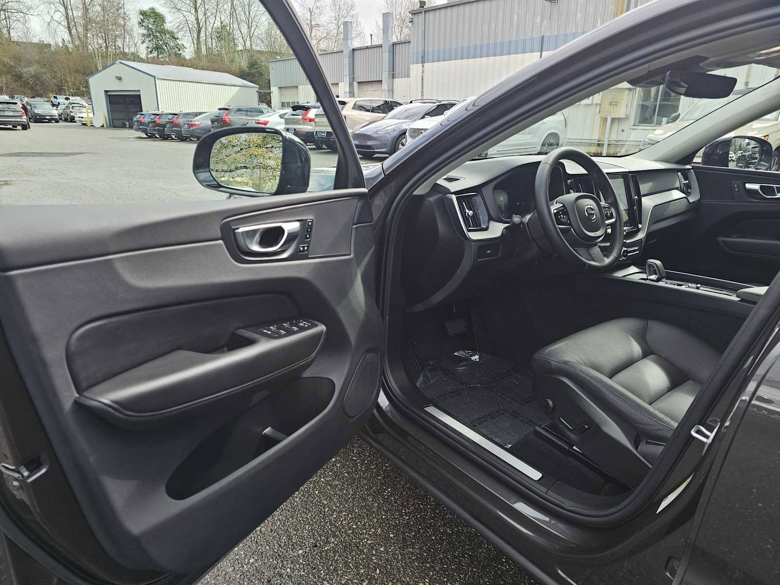 Certified 2025 Volvo XC60 B5 Plus image 22