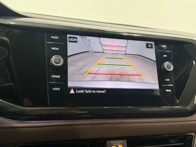 Used 2022 Volkswagen Taos SEL image 28