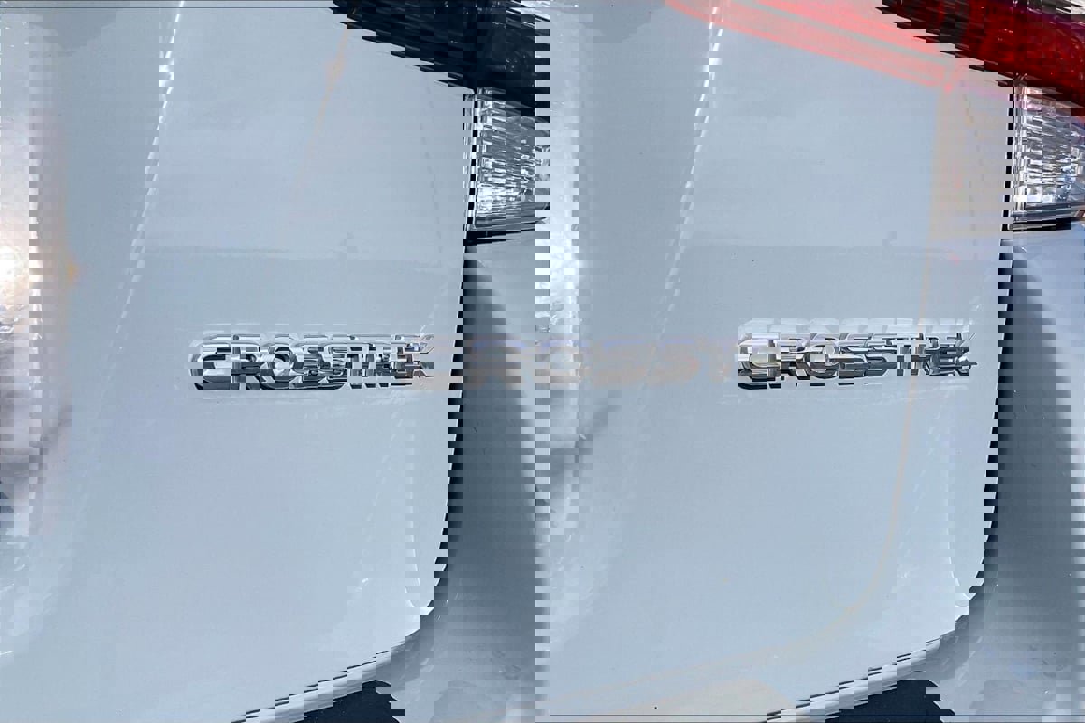 Used 2018 Subaru Crosstrek 2.0i Premium w/ Eyesight System image 8