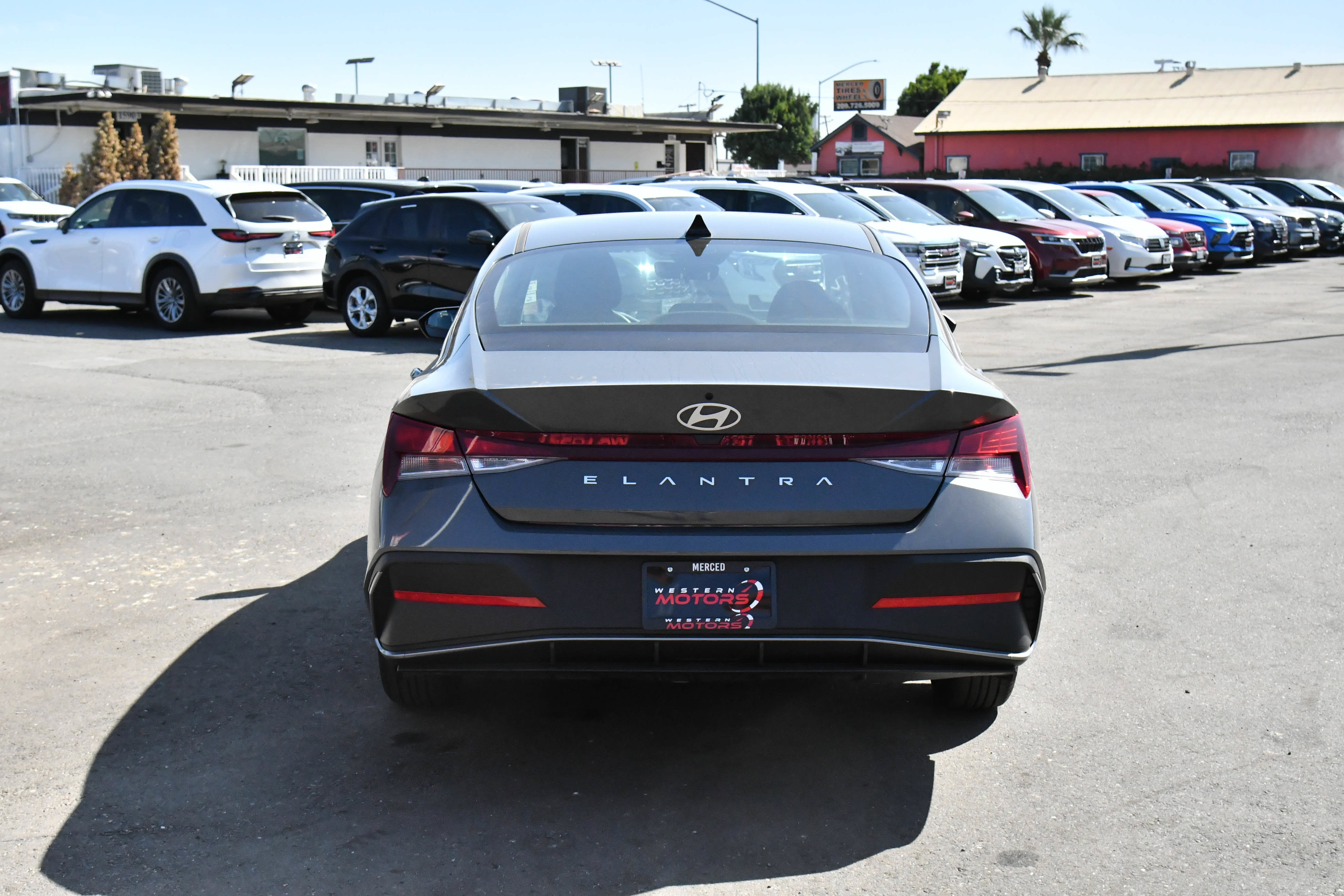 Used 2024 Hyundai Elantra SE FWD image 7