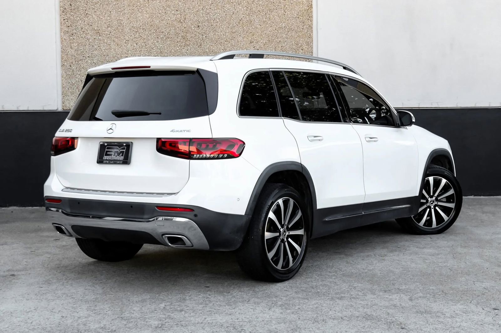 Used 2021 Mercedes-Benz GLB 250 4MATIC w/ Premium Package image 8