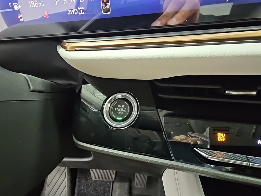 New 2025 Buick Envision Avenir image 24