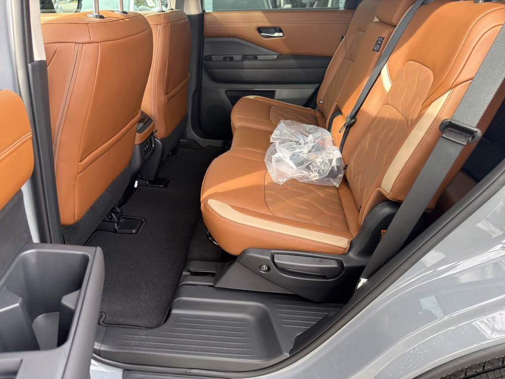 New 2026 Nissan Pathfinder Platinum image 32