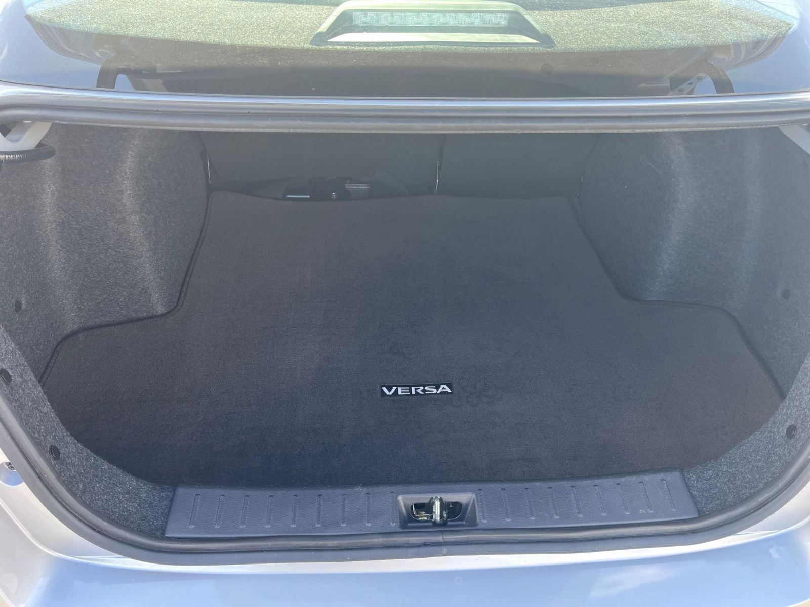 Used 2025 Nissan Versa SV FWD image 25