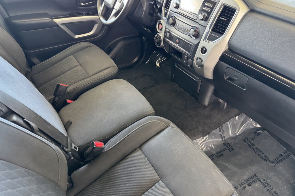 Used 2017 Nissan Titan SV AWD/4WD image 11