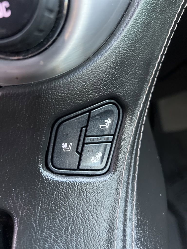 Used 2017 GMC Yukon SLT image 17