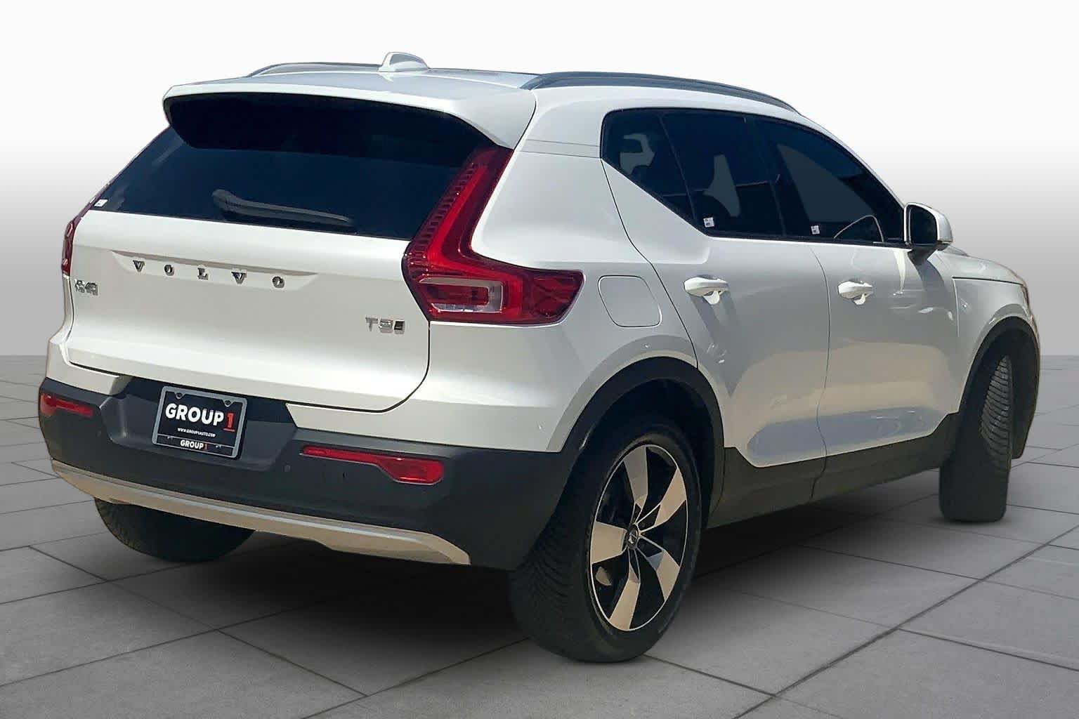 Used 2022 Volvo XC40 T5 Momentum AWD/4WD image 13