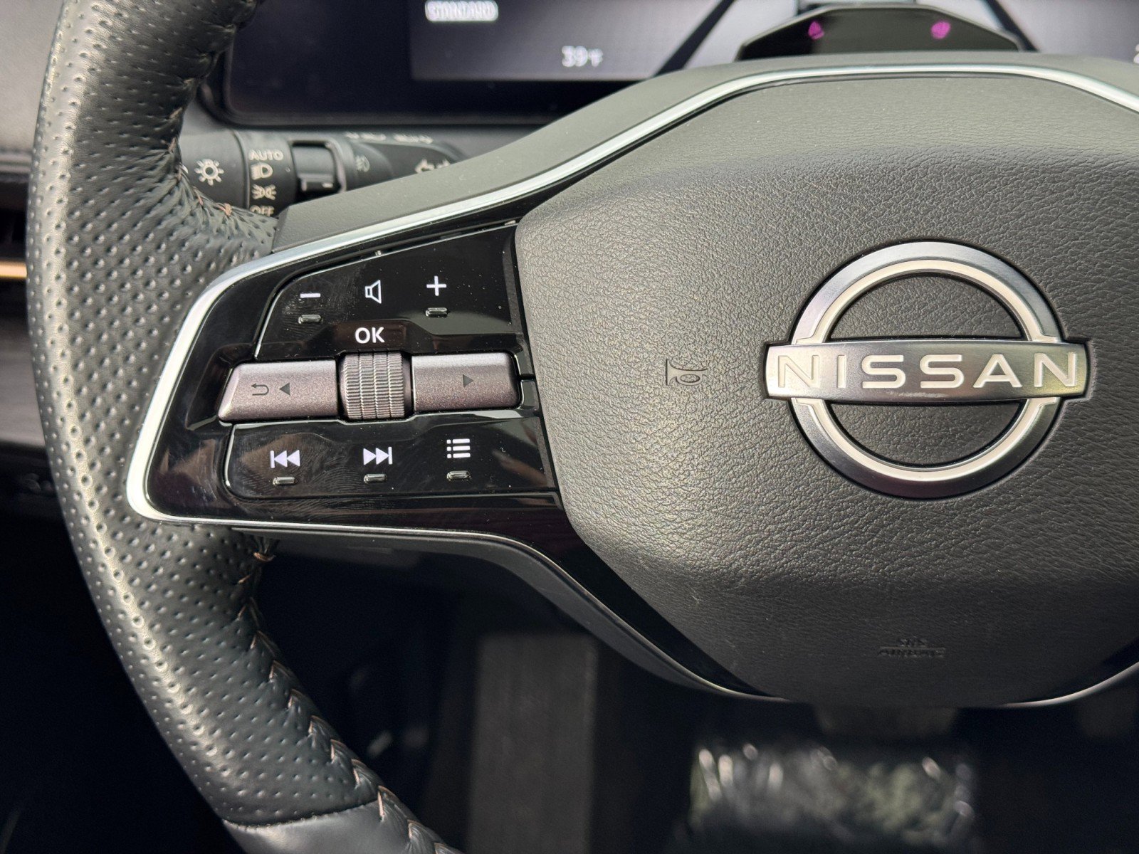 Used 2023 Nissan Ariya Premiere image 21