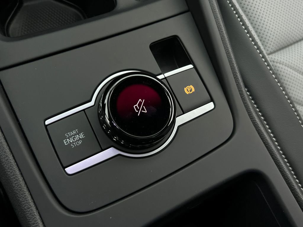 New 2026 Volkswagen Tiguan SE R-Line image 27