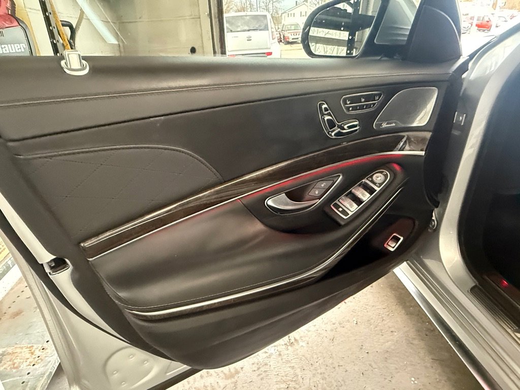 Used 2015 Mercedes-Benz S 63 AMG 4MATIC Sedan image 31