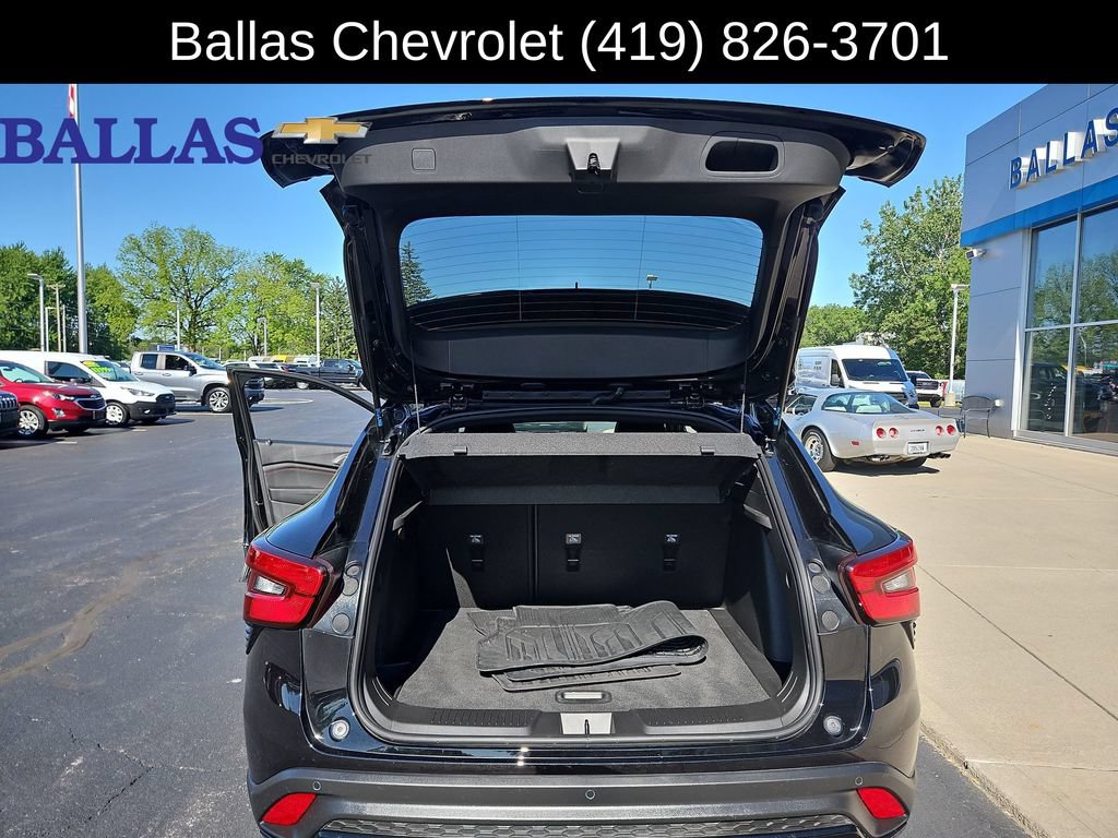 Used 2025 Chevrolet Trax RS w/ Sunroof Package FWD image 26