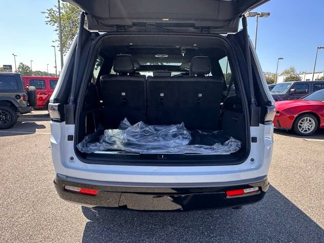 New 2026 Jeep Grand Wagoneer Summit AWD/4WD image 13