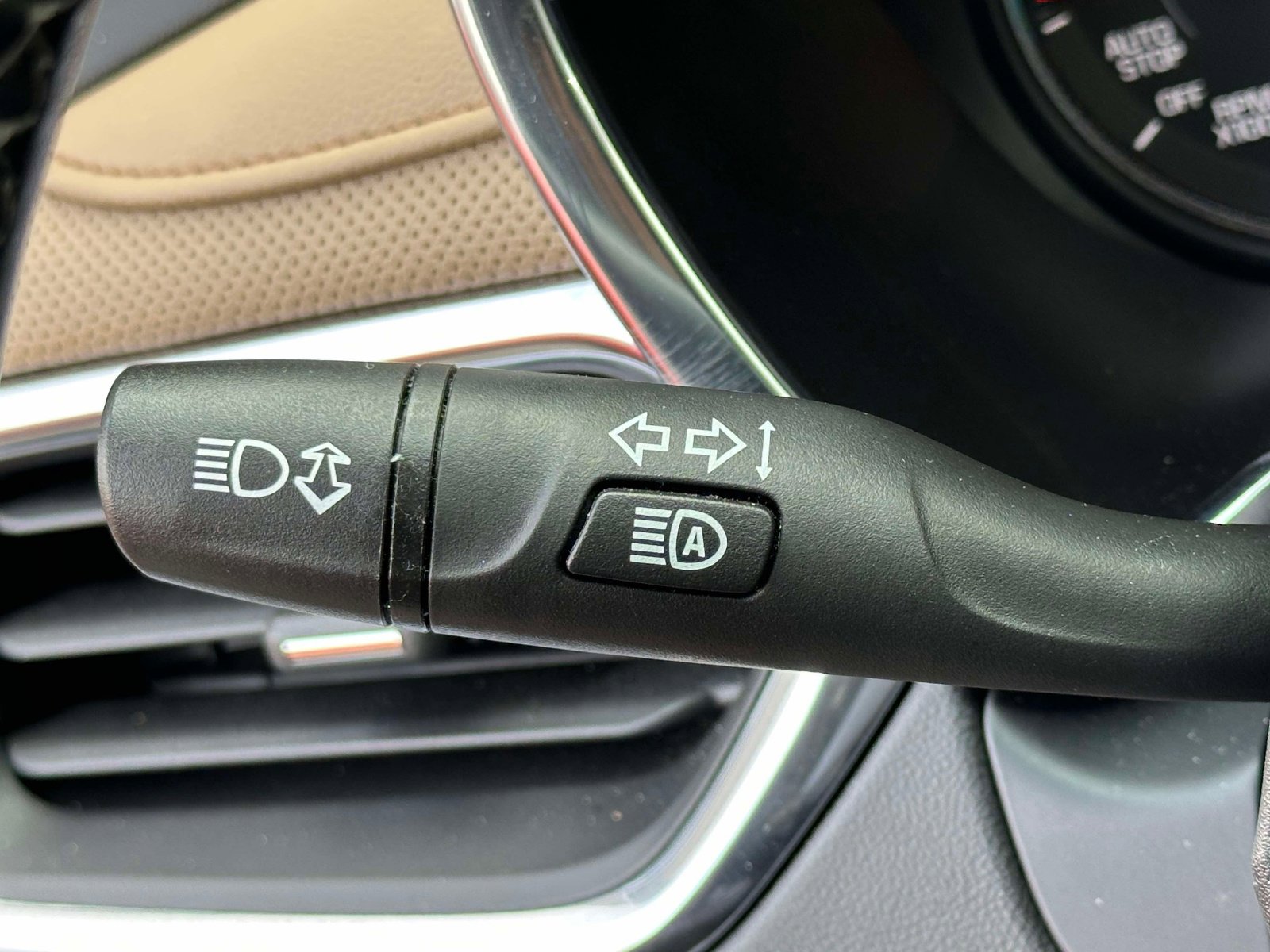 Used 2023 Chevrolet Equinox Premier FWD image 26